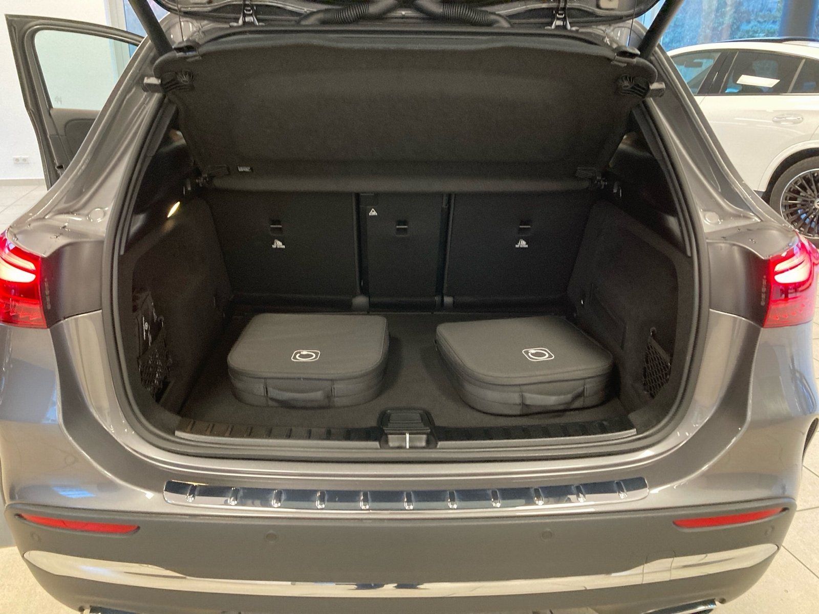 Fahrzeugabbildung Mercedes-Benz GLA 250 e AMG*AHK*Distro*360°*MBeam*22KW*Totwin*