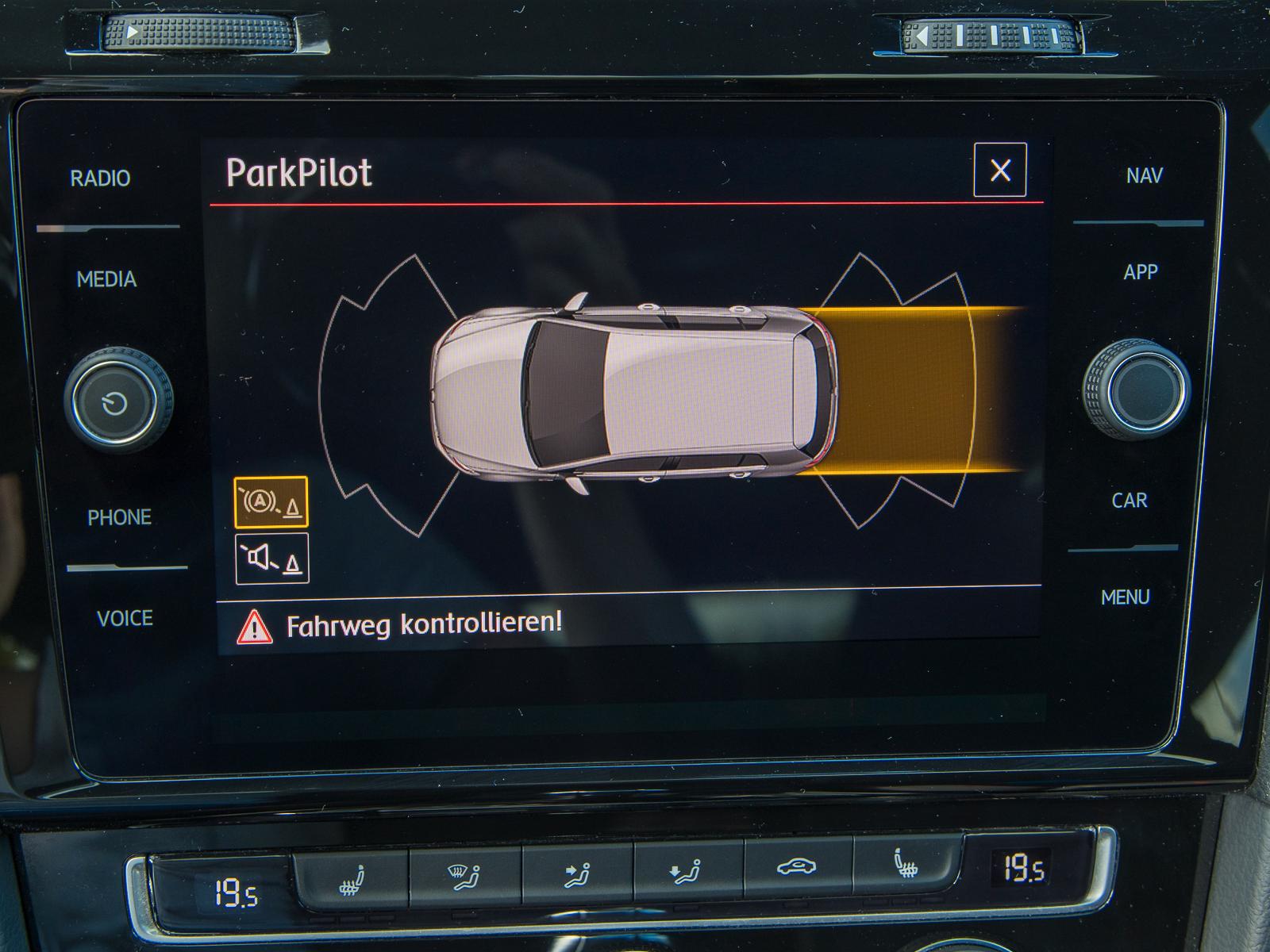 Volkswagen Golf GTI PERFORMANCE DSG PANO NAVI AHK LED ACC