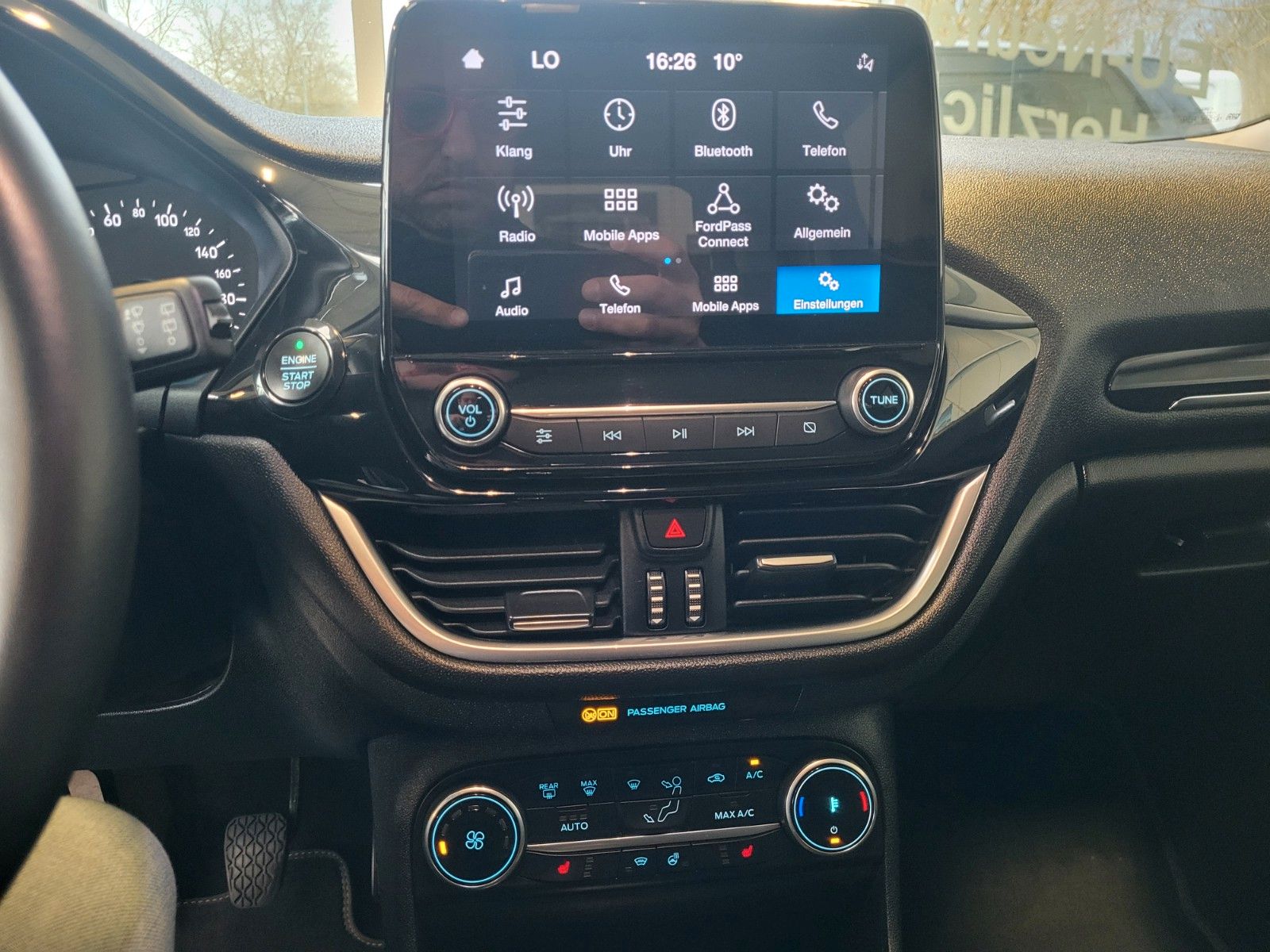 Fahrzeugabbildung Ford Fiesta Titanium/Winterpaket/LED/Sportsitze/PDC