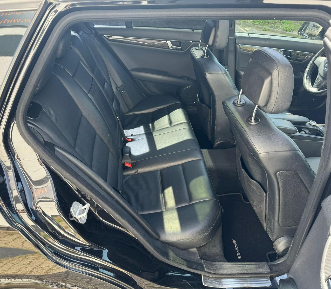 Mercedes-Benz C250 2010 — photo 20