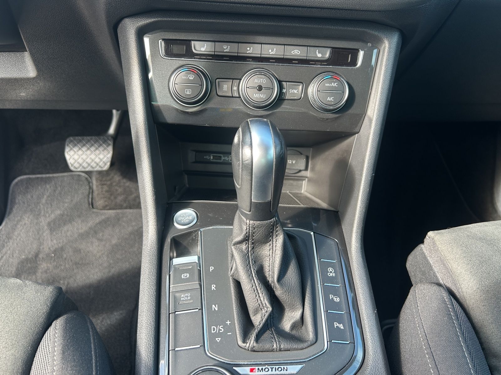 Fahrzeugabbildung Volkswagen Tiguan TDI HL 4M LED STH AHK Navi AID ACC SHZ RF