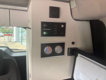 Fahrzeugabbildung Toyota Crosscamp Aufstelldach Navi RFK uvm