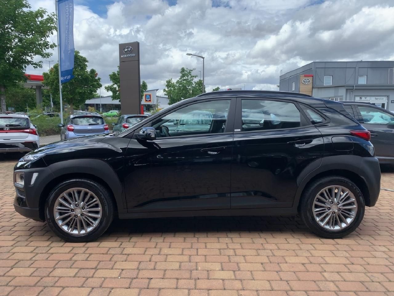 Fahrzeugabbildung Hyundai Kona Trend 1.6 l + Voll-LED-Paket + Navi-Paket
