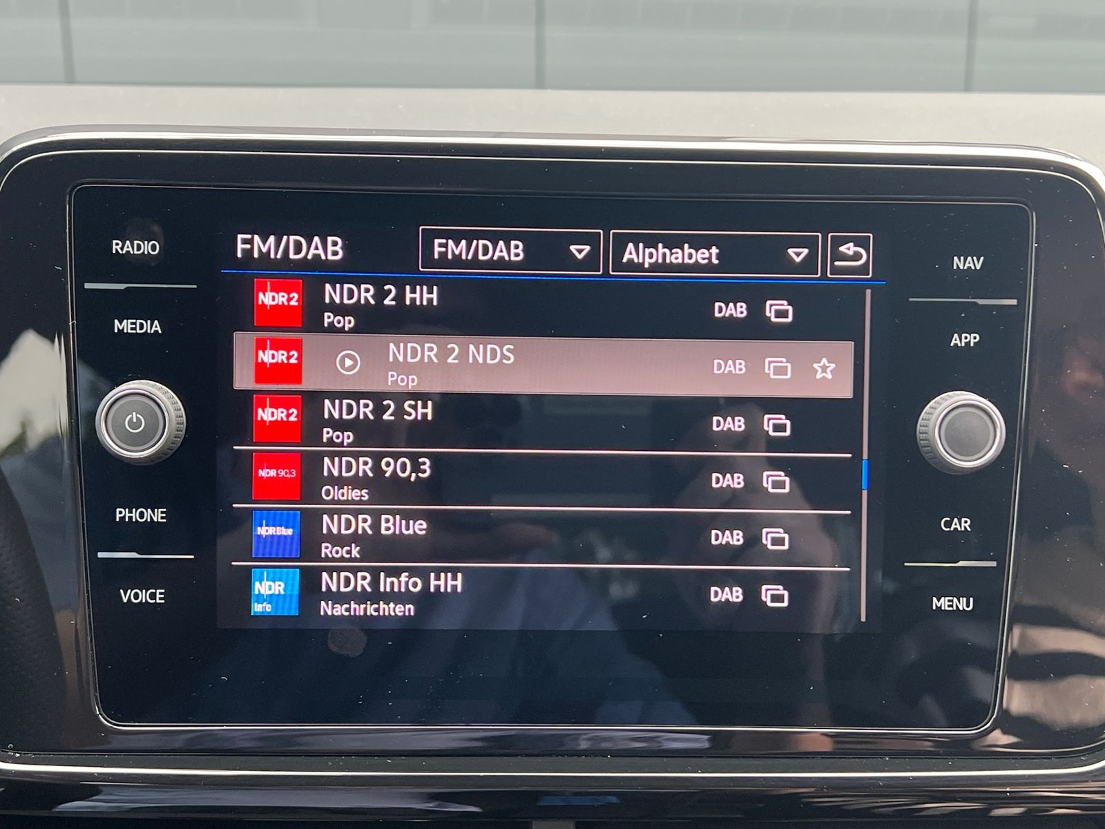 Fahrzeugabbildung Volkswagen T-Roc R-Line 1.5 TSI DSG *AHK,LED,BlackStyle,LM