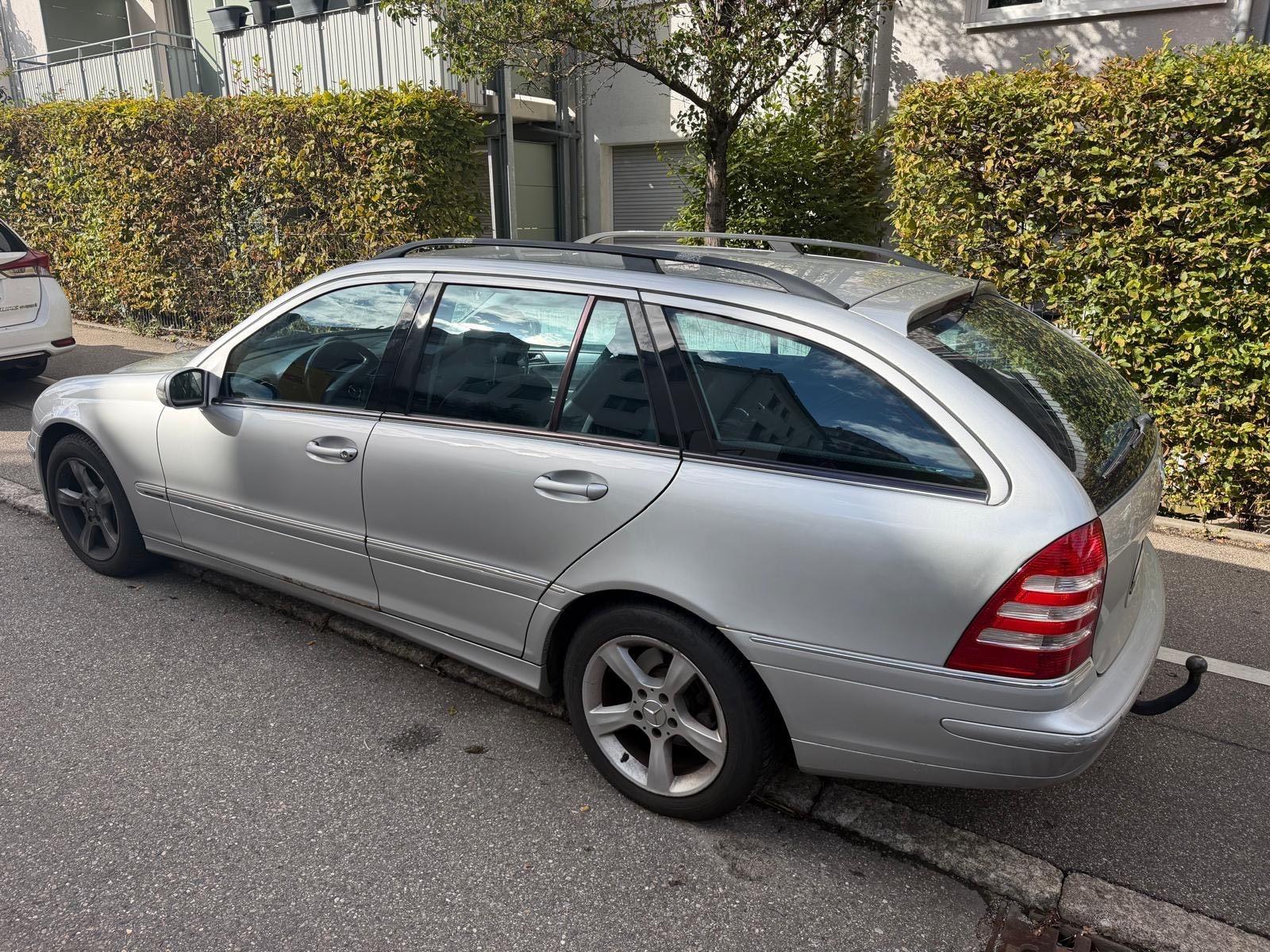 Mercedes-Benz C200 2004 — rear view