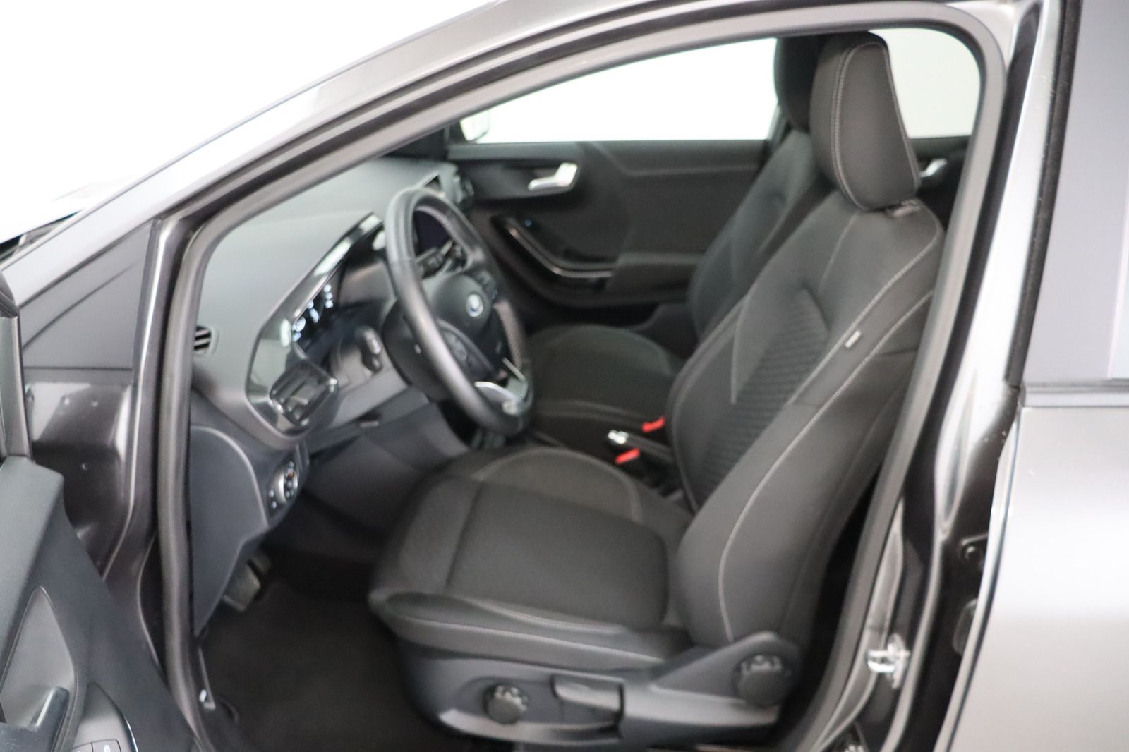 Fahrzeugabbildung Ford Puma 1.0 Eco Boost DCT Titanium