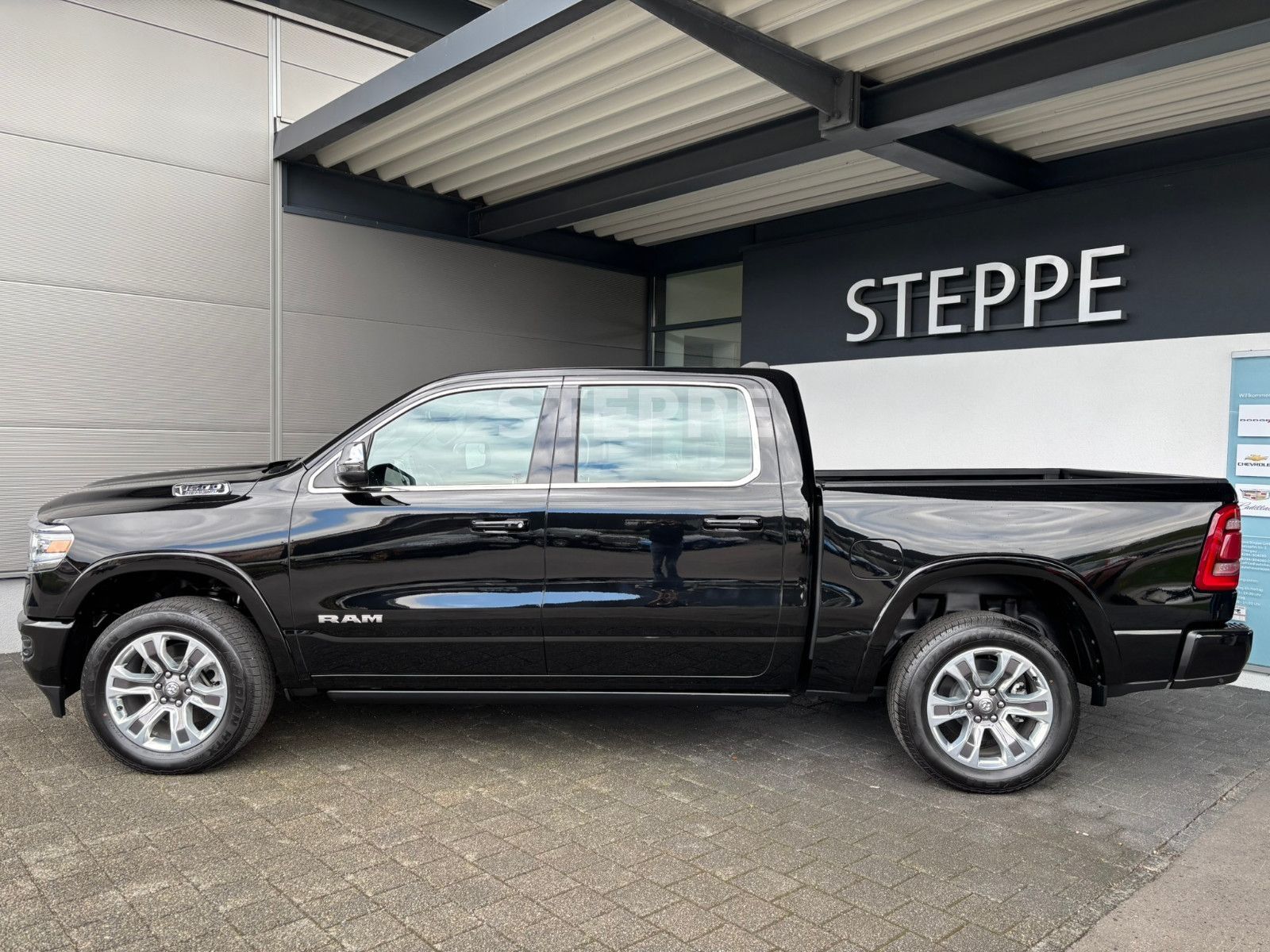 Dodge RAM 1500 5,7 V8 HEMI LONGHORN Luftfederung AHK