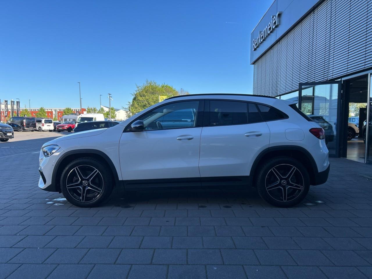 Mercedes-Benz GLA 250 e *Panoramadach*
