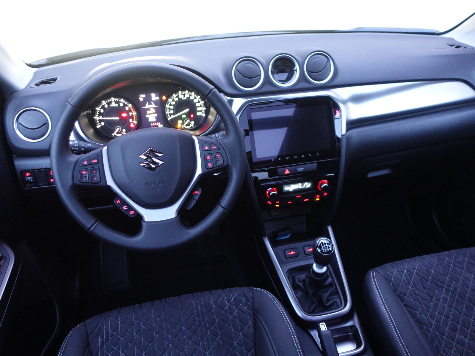 Fahrzeugabbildung Suzuki Vitara 1.4 Comfort+ NAVI,Sitzh.,PDC,Kamera,Pano