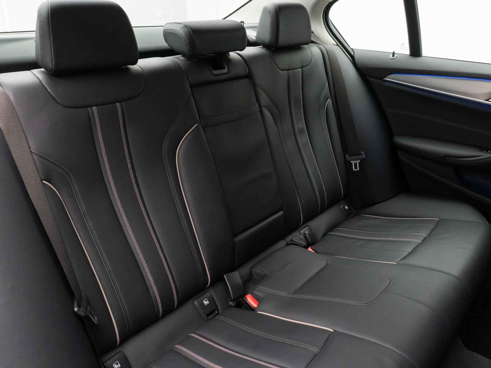 Fahrzeugabbildung BMW 520d Luxury Line Kamera DAB 4xKlima AHK Sport