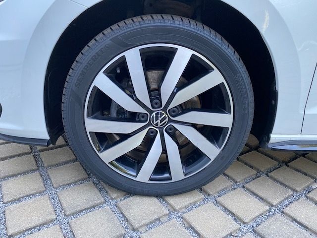 Touran 2.0 TDI DSG R-Line VOLL/STAND-HZ/PANORAMA