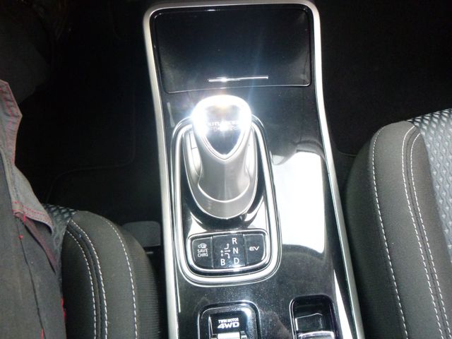 Fahrzeugabbildung Mitsubishi Outlander 4WD Plug-in Hybrid >AUT/AHK/Kamera<
