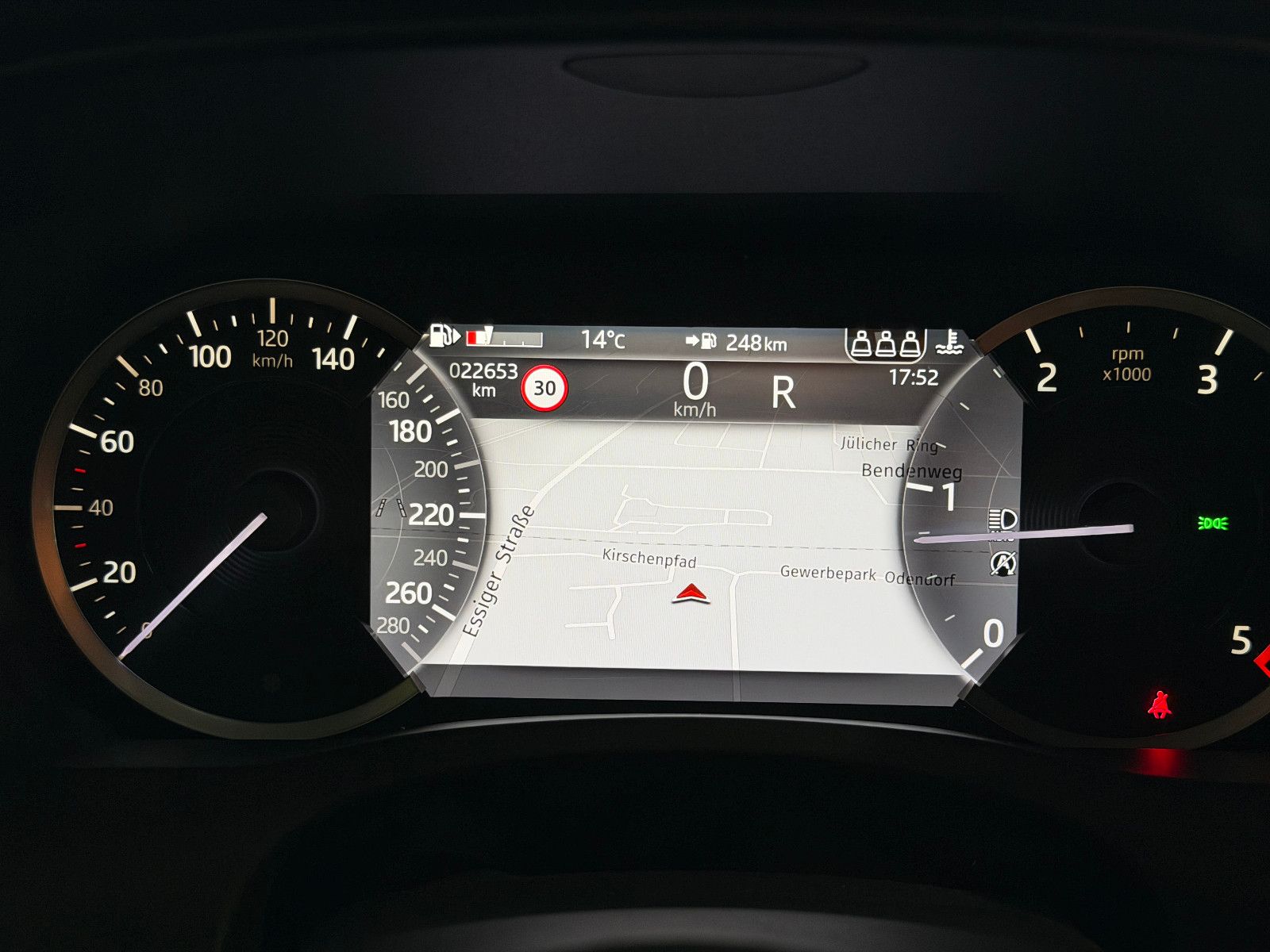 Fahrzeugabbildung Jaguar XE R-Dynamic Black/360°/NAVI/APPLE/SOUND/SHZ