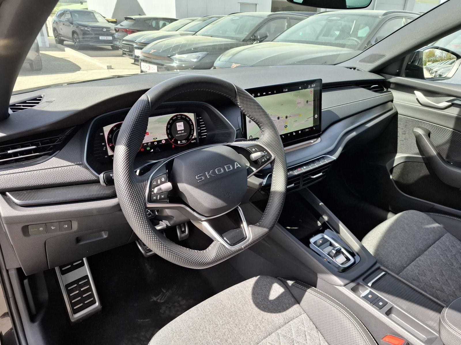 Fahrzeugabbildung SKODA Octavia 2.0 DSG Sportline MATRIX*AHK*CANTON*5J.G