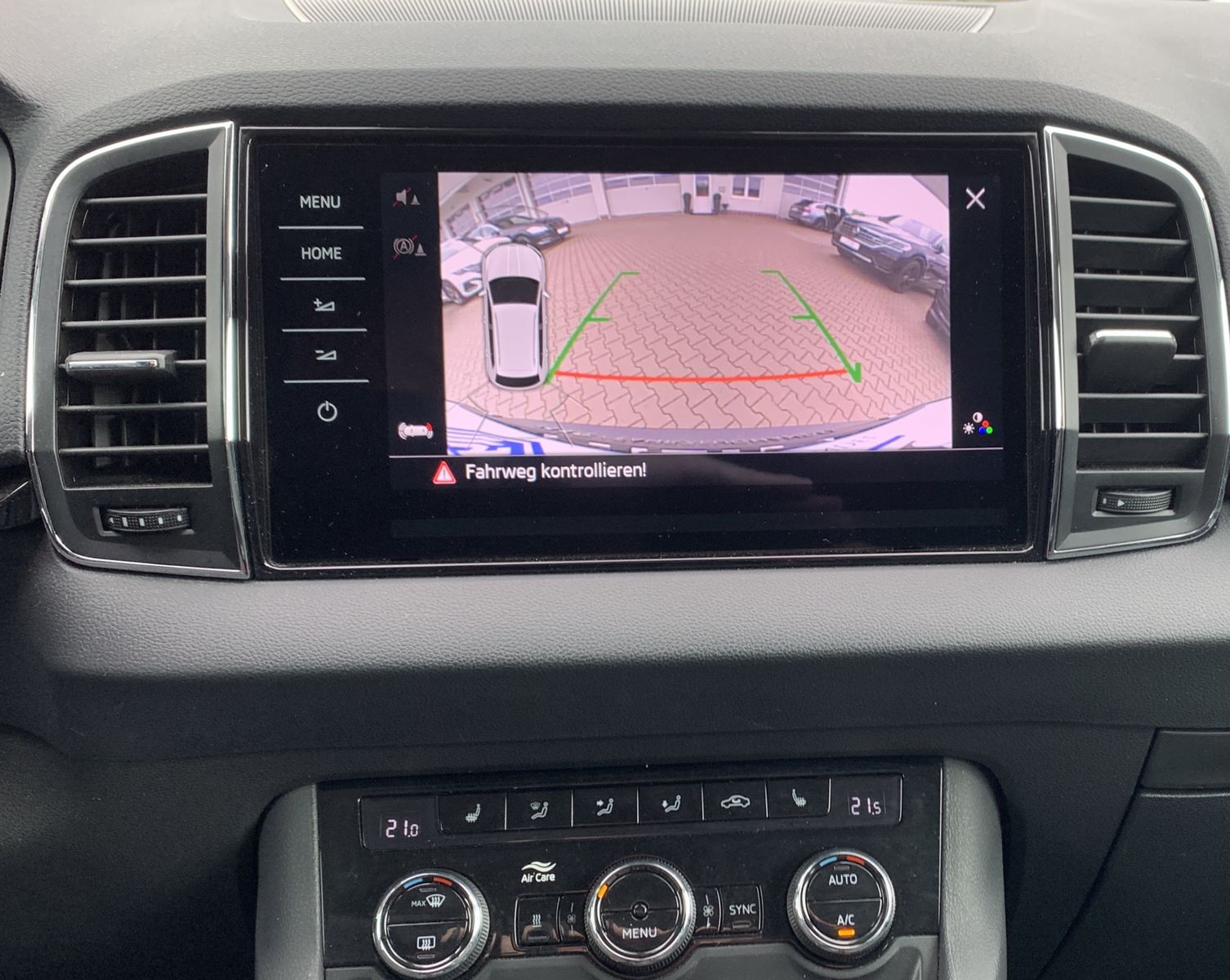 Fahrzeugabbildung SKODA Karoq 2.0 TDI*4x4*Alcantara*AHK*STHZ*CANTON*Cam*