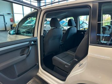 MYAUTOCENTER – Gebraucht- und Jahreswagen mit Werkstattservice in Pfaffenhofen Volkswagen Touran *7-SITZER*TÜV 827*2-ZONEN*PDC*DACHRELING