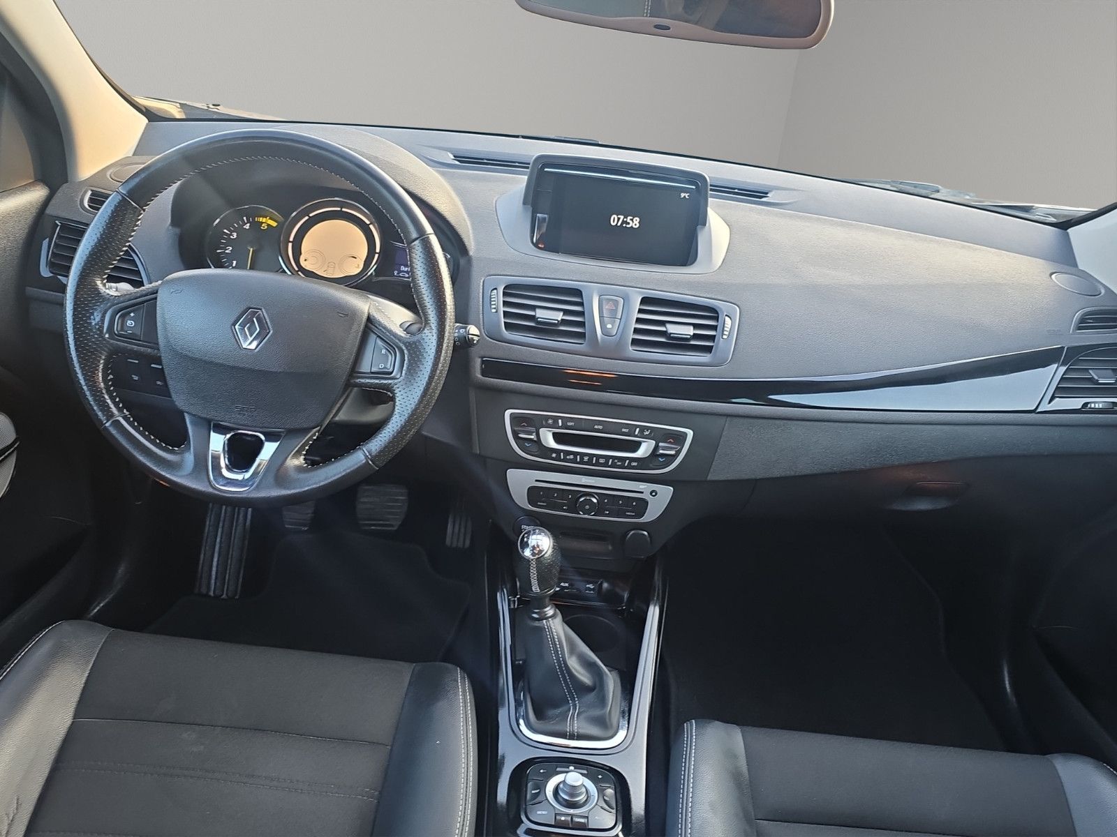 Fahrzeugabbildung Renault Megane III Lim. 5-trg. BOSE Edition TÜV SERVICE