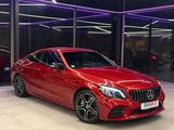 Mercedes-Benz C 300d*COUPE*AMG PAKET*FACELIFT*AMBIENTEBEL*RFK+ - mit Diesel-Antrieb: Coupe, Rot