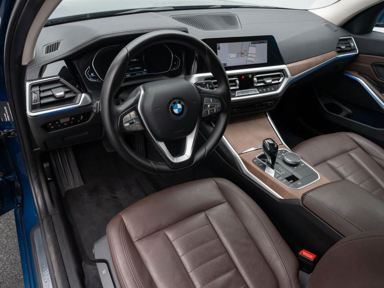 Fahrzeugabbildung BMW 320d Luxury Line DAB CockpitPlus PDC Leder