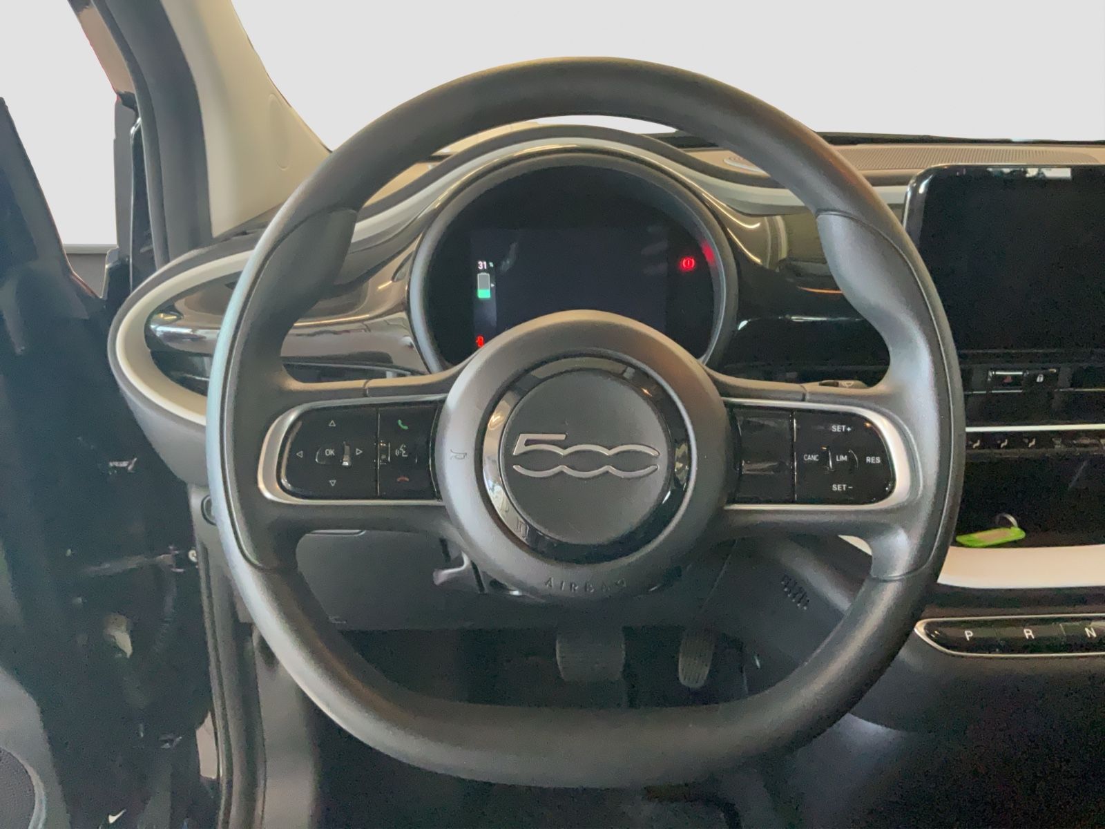 Fahrzeugabbildung Fiat 500e + Radio- & Winterpaket