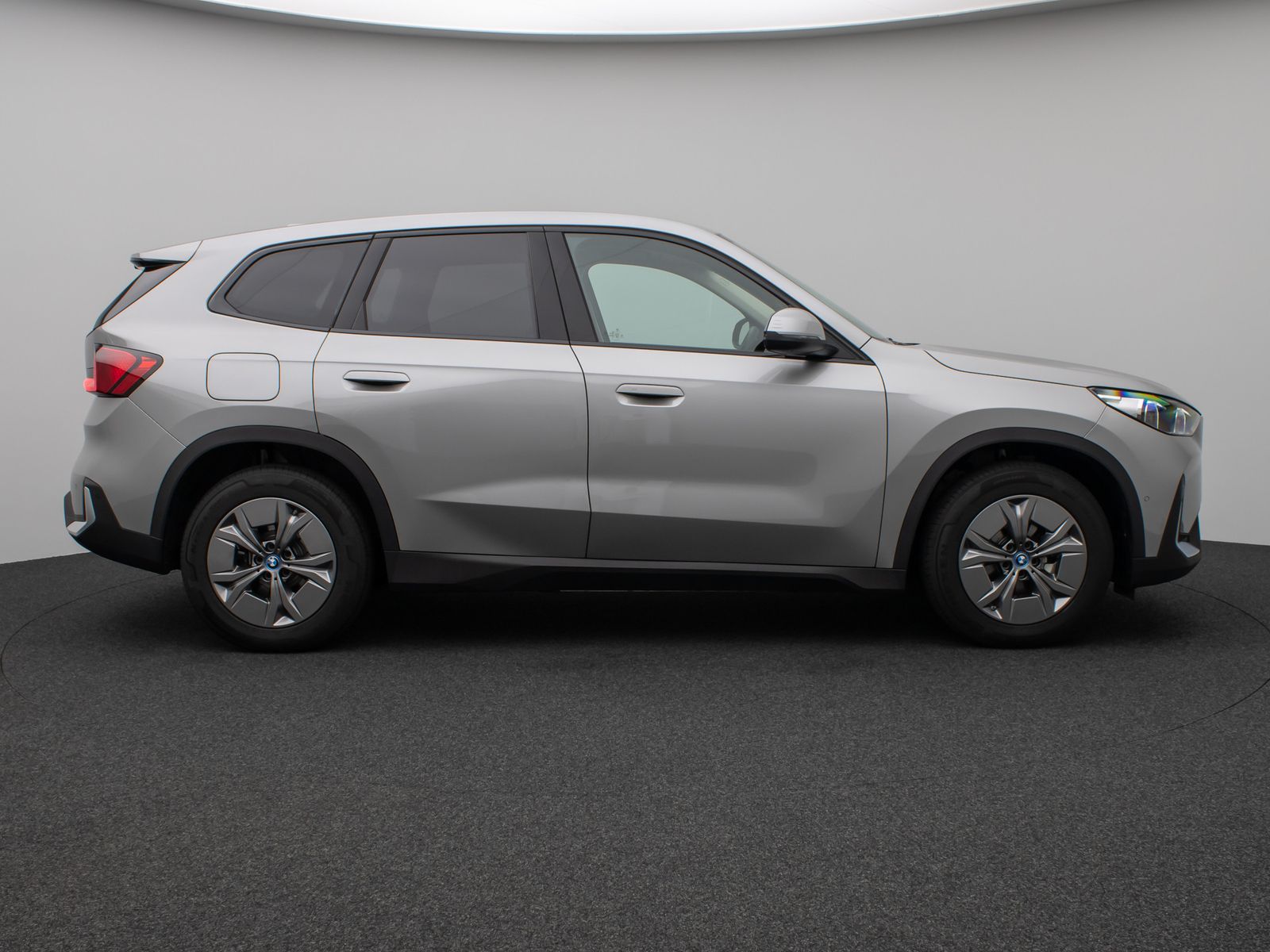 Fahrzeugabbildung BMW iX1 eD20 Kamera DAB Fernlichtassis Komfort Sport