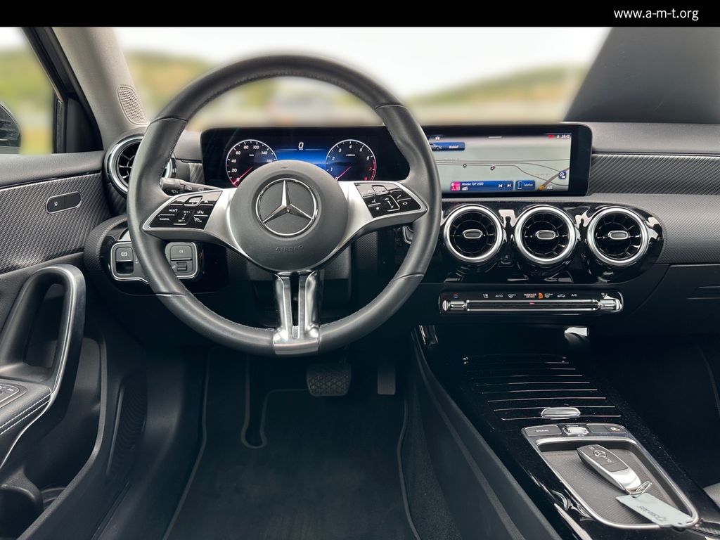 MERCEDES-BENZ A 200