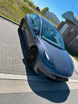 Tesla Model 3 Performance AWD Enhanced Autopilot - silberne Tesla Model 3
