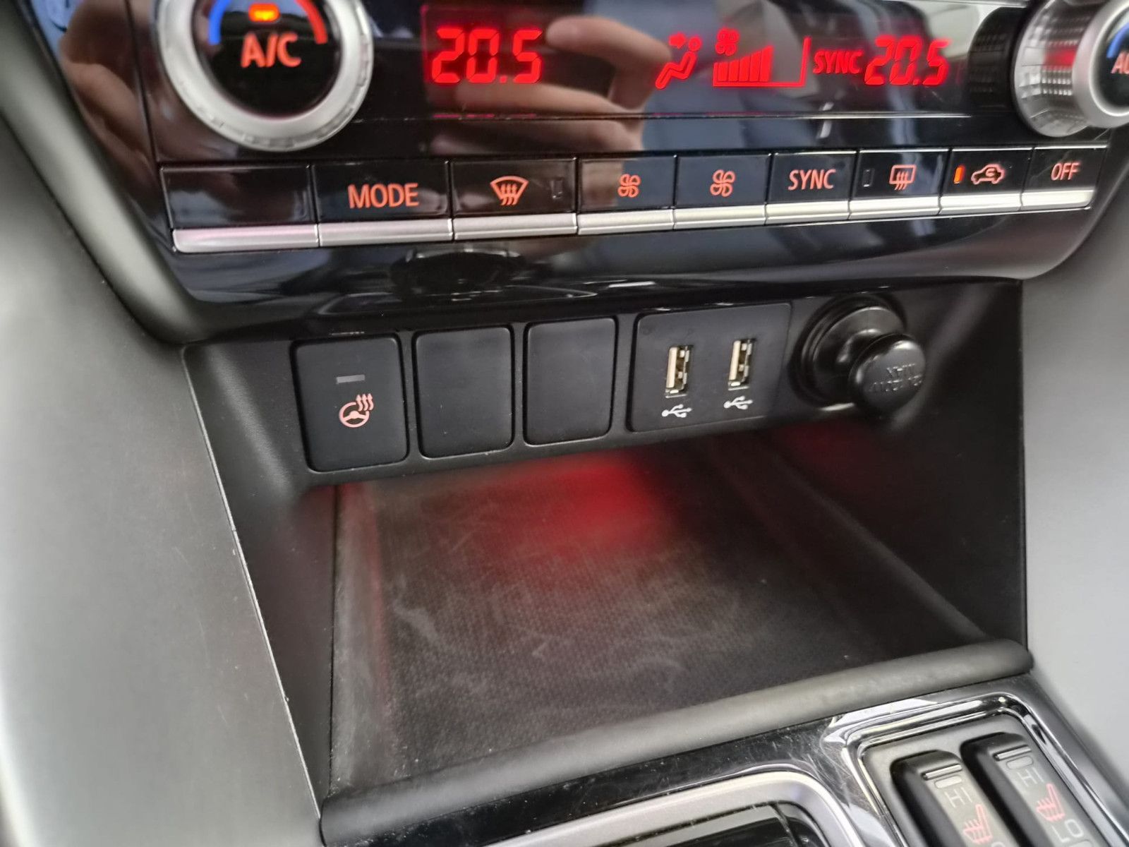 Fahrzeugabbildung Mitsubishi Eclipse Cross / KAMERA / 1. Hand PLUG IN