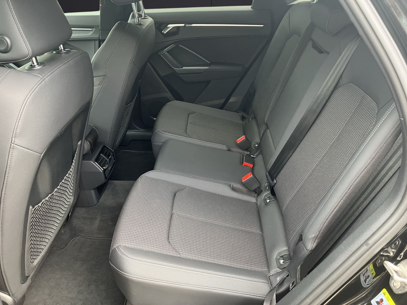 Fahrzeugabbildung Audi Q3 Sportback 45 TFSI quattro S line LED virtual
