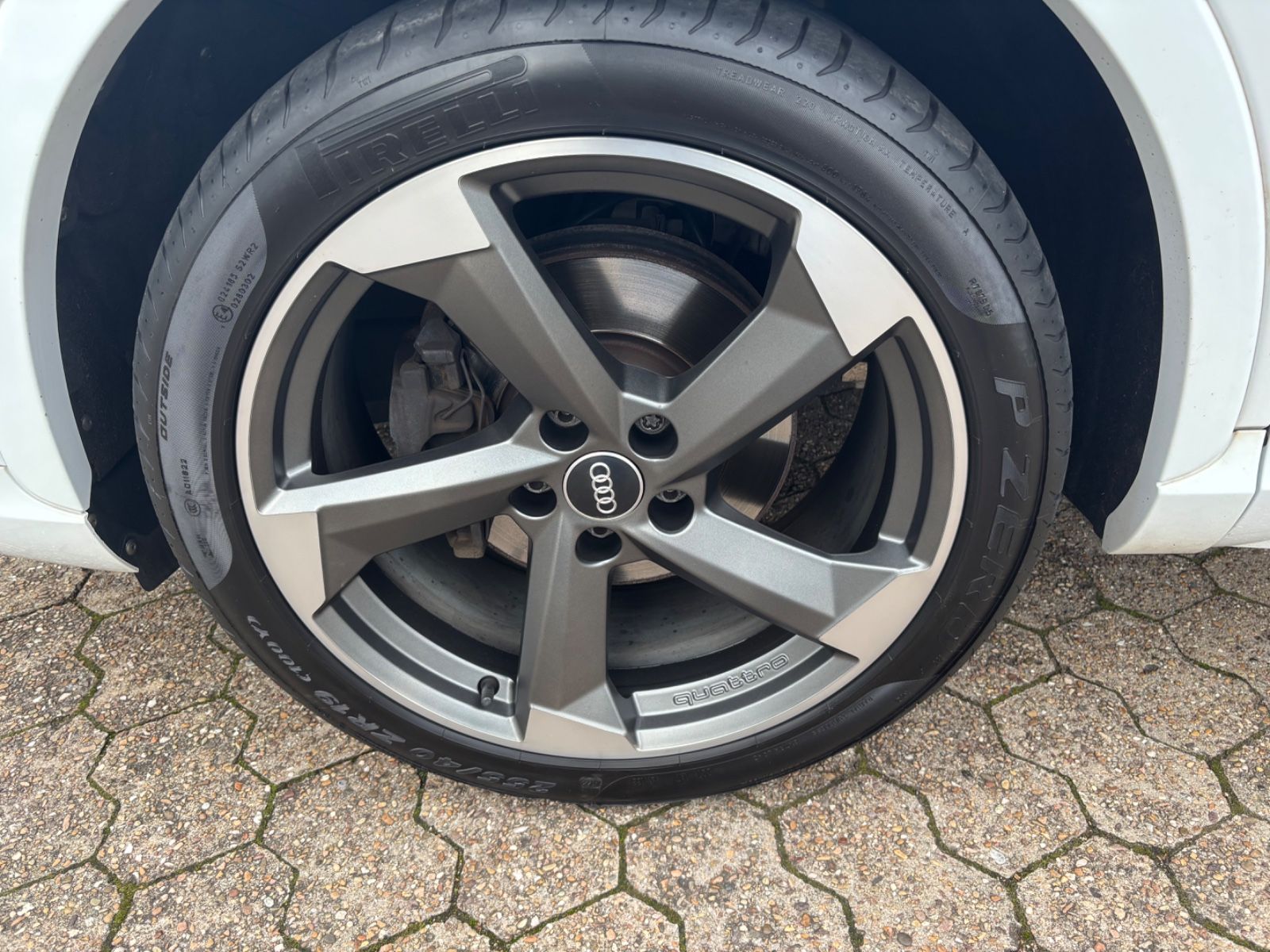 Fahrzeugabbildung Audi Q3 S-line quattro Kam SHZ