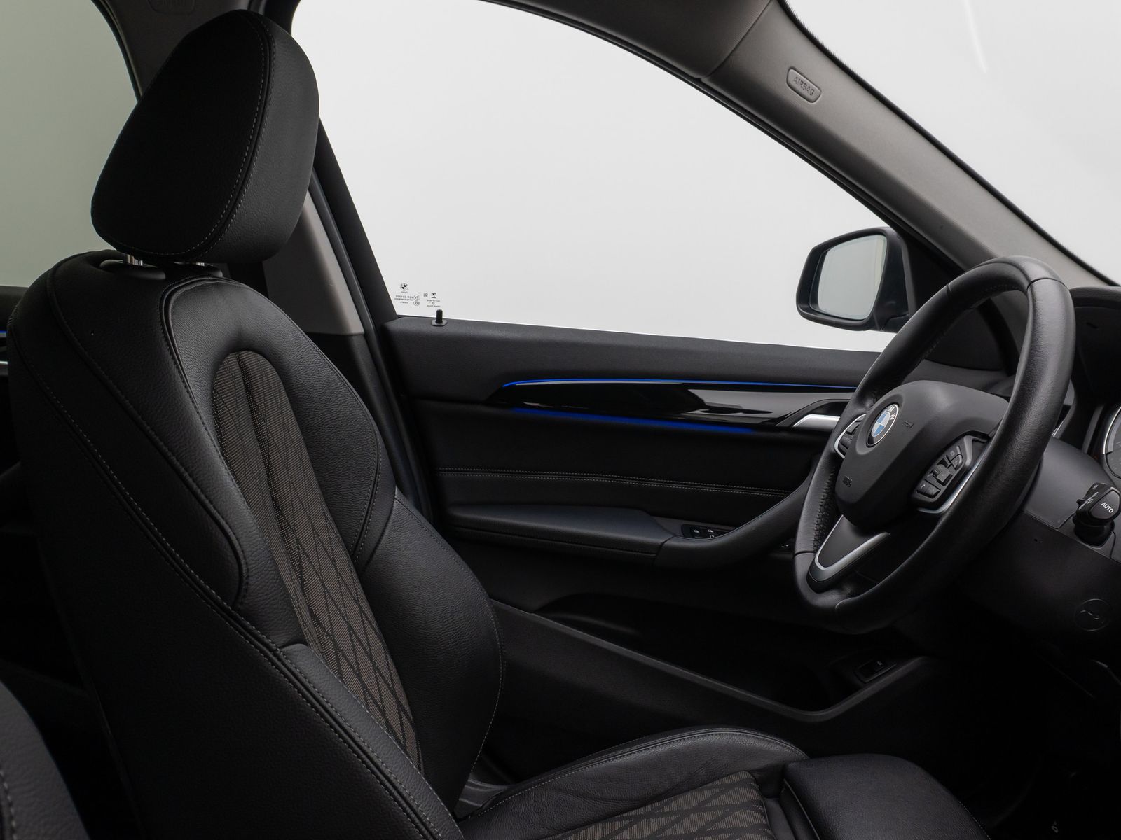 Fahrzeugabbildung BMW X1 sD18i xLine Kamera DAB HiFi DrivAssist Sport