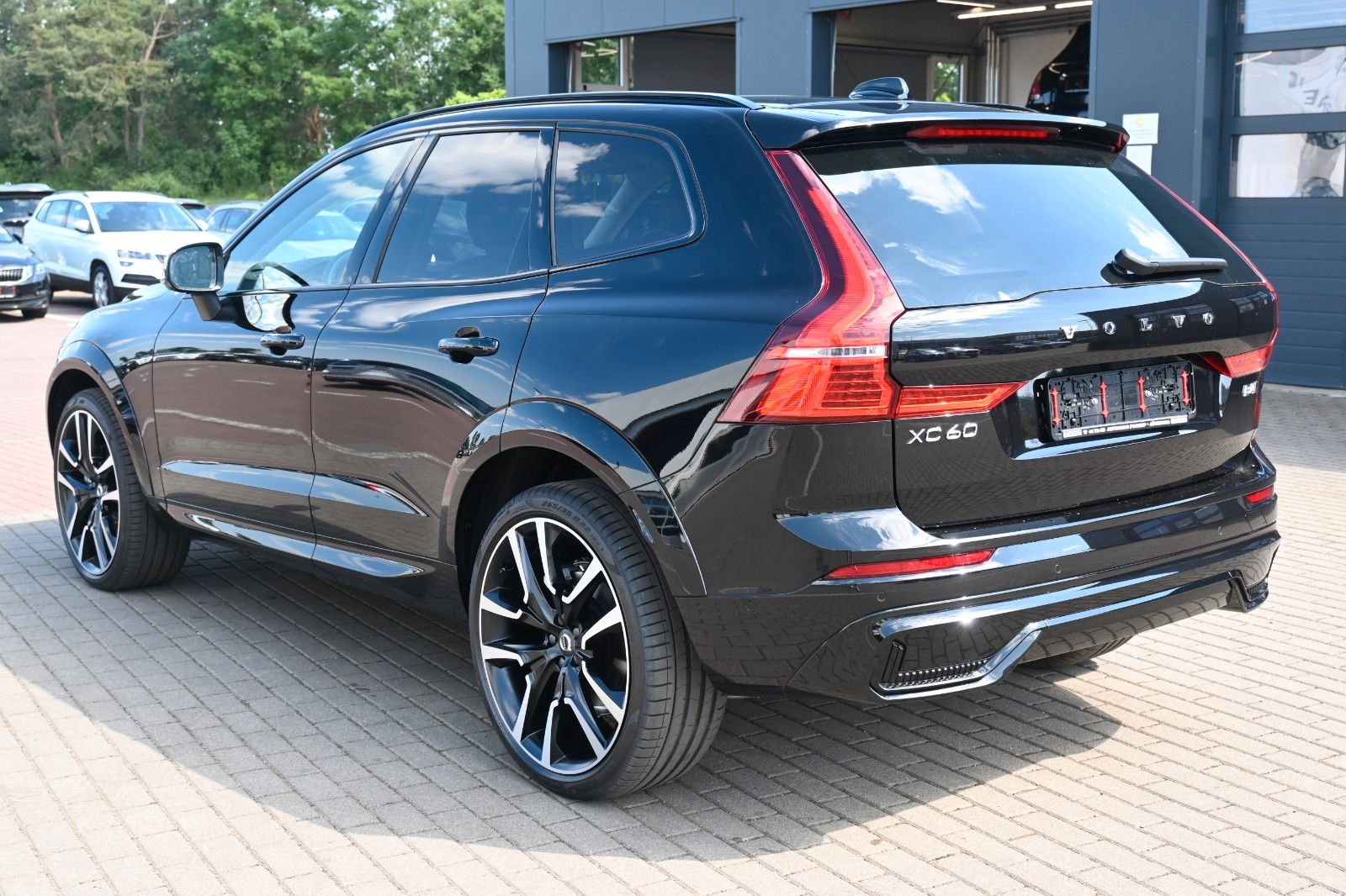 Fahrzeugabbildung Volvo XC60 B4 D AWD Ultimate Dark*STDHZG*360°*LUFT*AHK