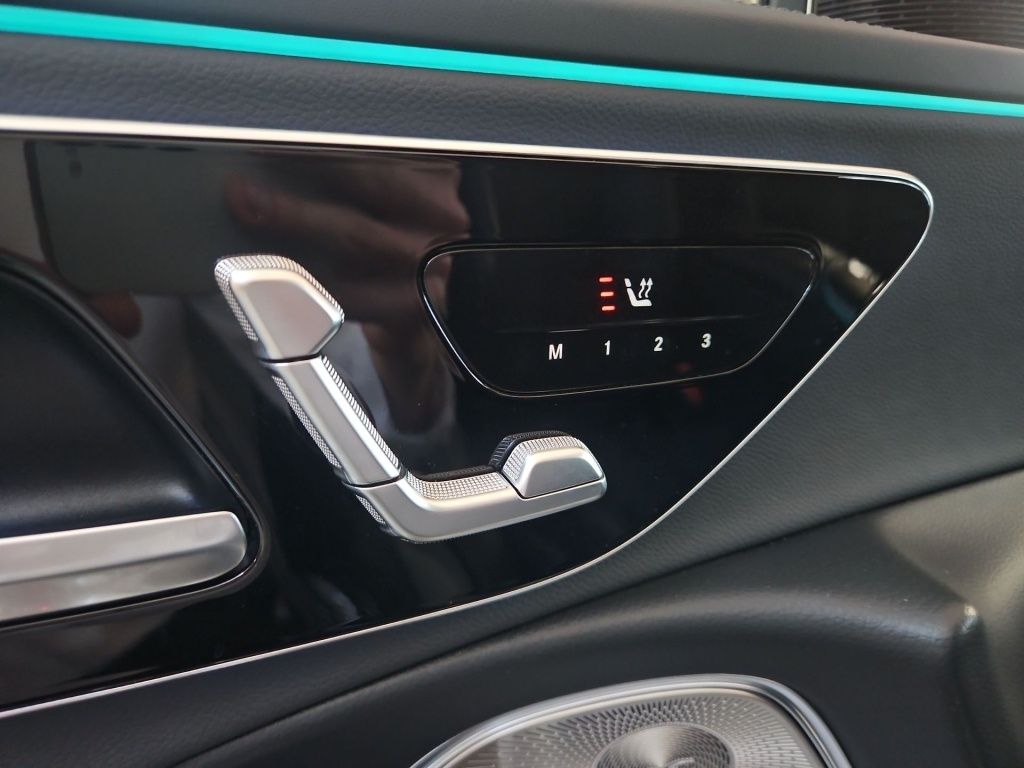 Fahrzeugabbildung Mercedes-Benz E 300 eT AMG Night AHK ACC Superscreen Airm 360°
