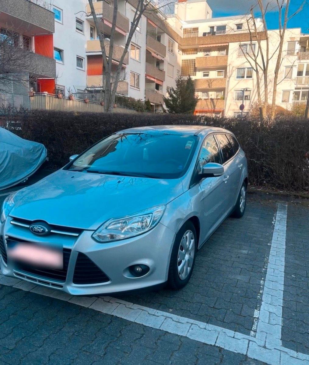 Ford Focus 2013 — interior