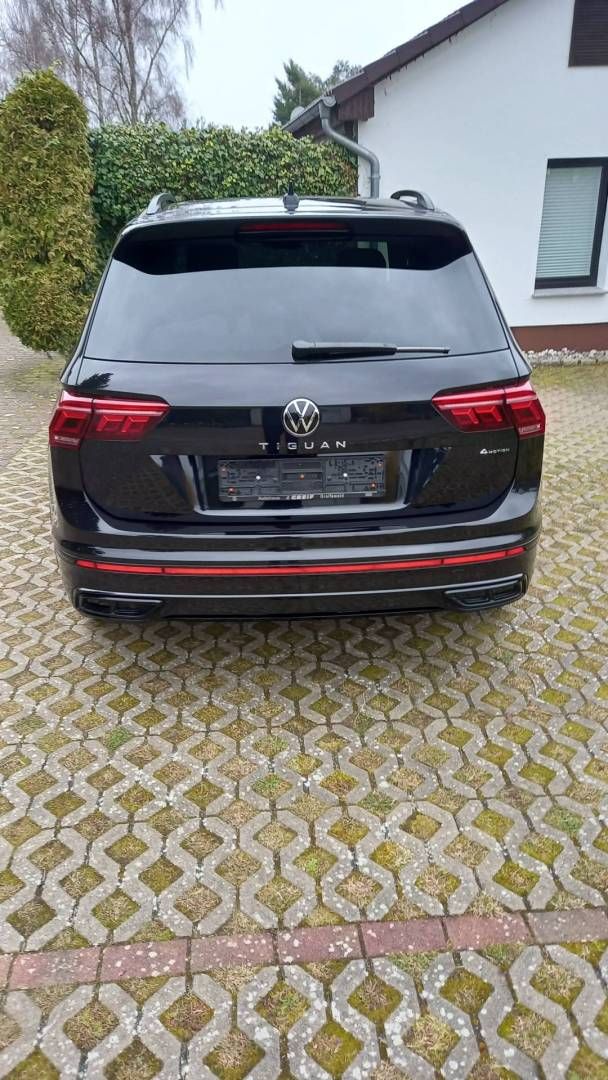 Fahrzeugabbildung Volkswagen Tiguan 2,0 TDI SCR DSG 4 Motion R-Line