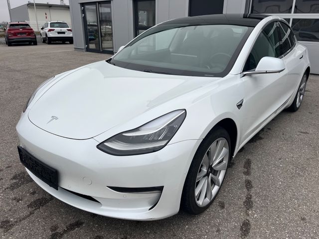 Tesla Model 3 Long Range Dual AWD**AUTOPILOT**