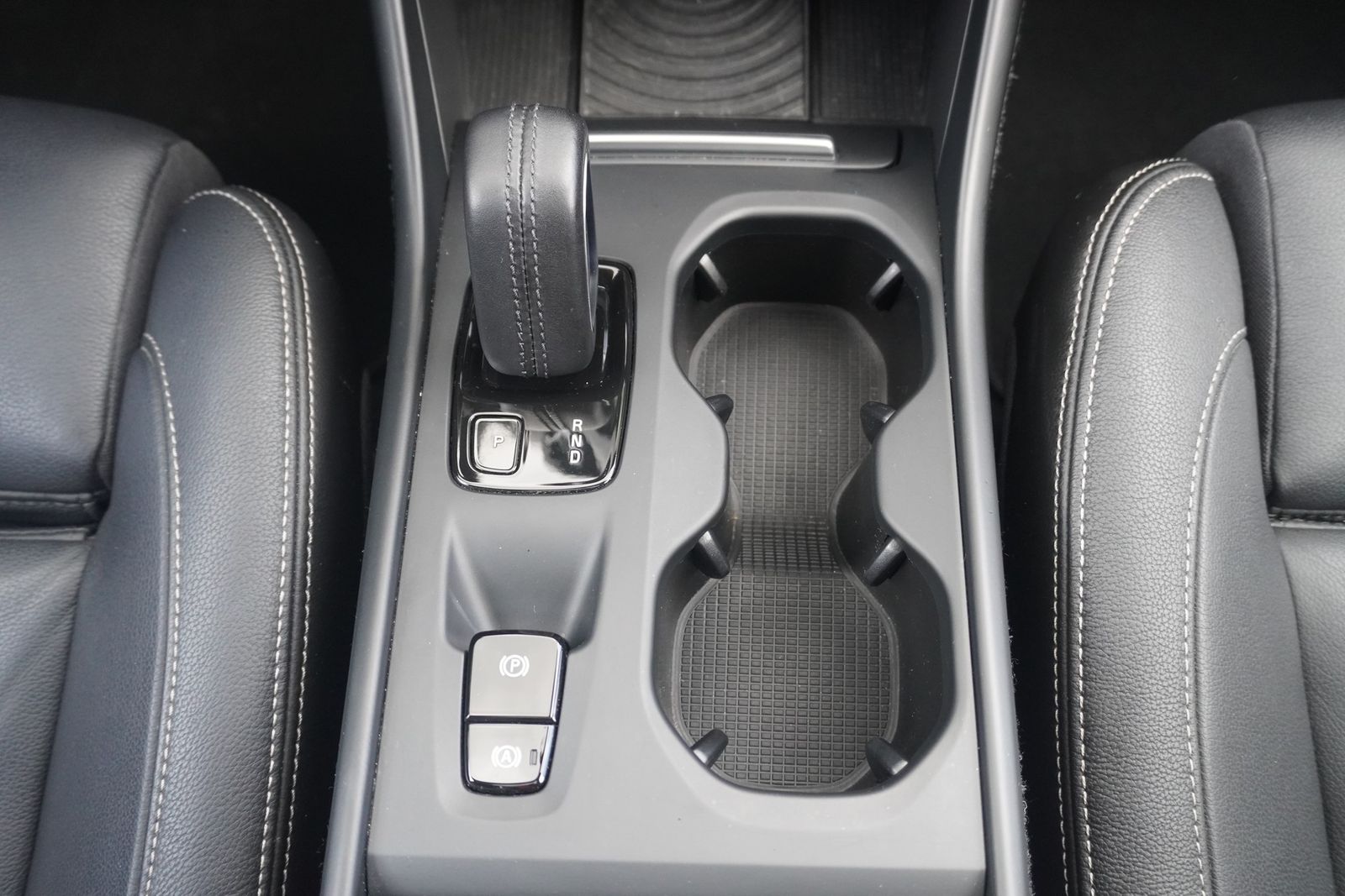 Volvo XC40 2.0 Momentum AWD Aut LED 360° Panorama Navi foto 12
