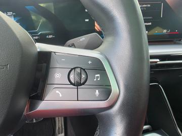 2024 BMW IX2 缩略图 23