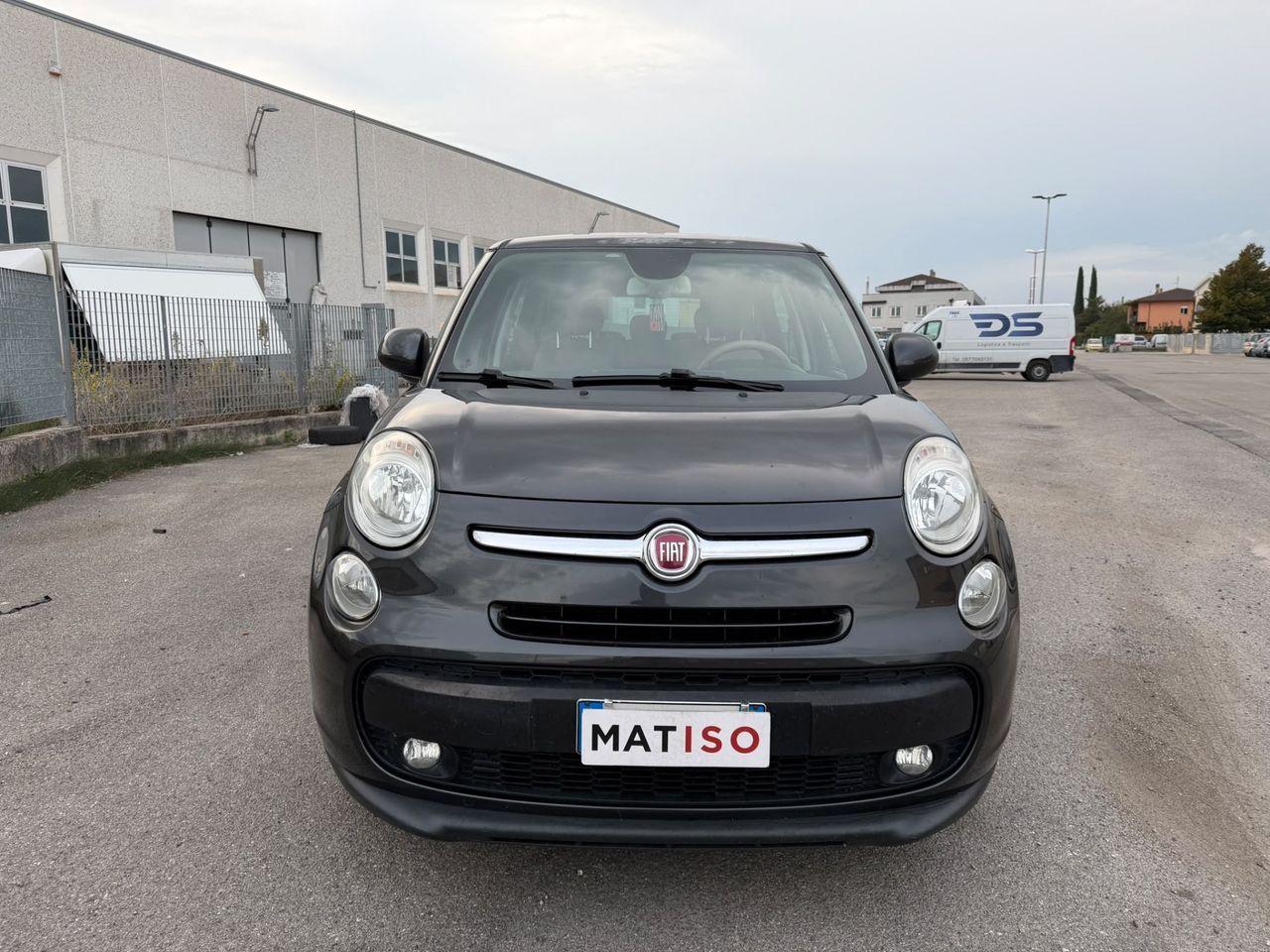 Fiat 500L 2014 — rear view