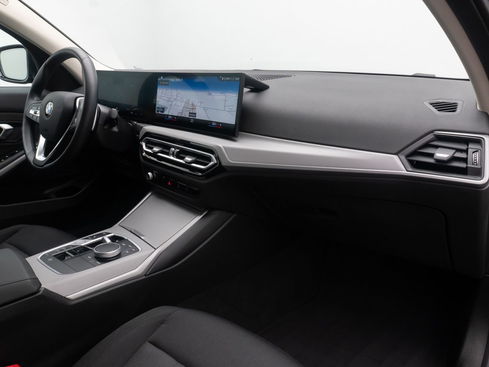 Fahrzeugabbildung BMW 318i DAB PDC Widscreen Geschwindigkeitsreg LED