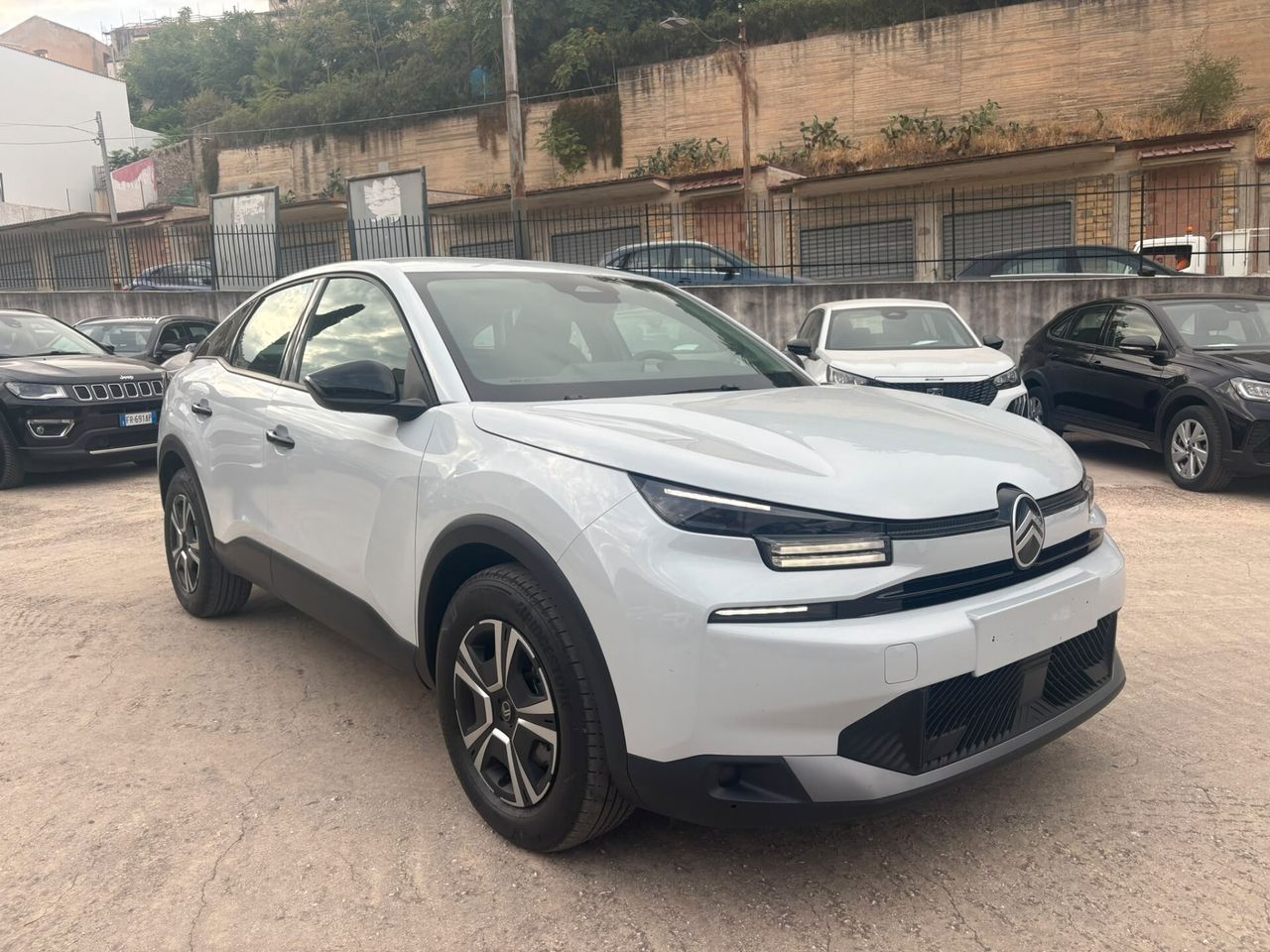 Other Citroen C4 Hybrid 100 e-DCS6 You imagem 3