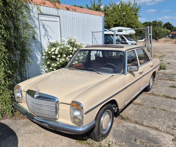 Mercedes-Benz 200 / 8  W 115