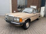 Mercedes-Benz Mercedes Benz W123 240D 1082 - Mercedes-Benz 240 in Essen