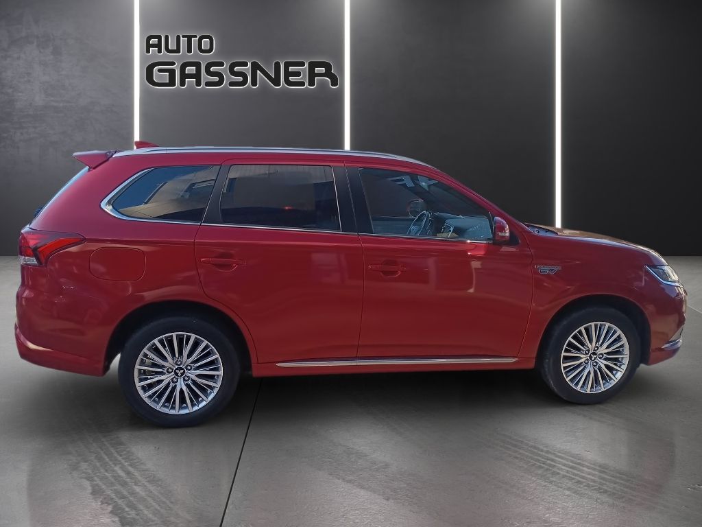 Fahrzeugabbildung Mitsubishi Outlander PHEV 2.4 TOP 4WD Navi Leder SD ACC