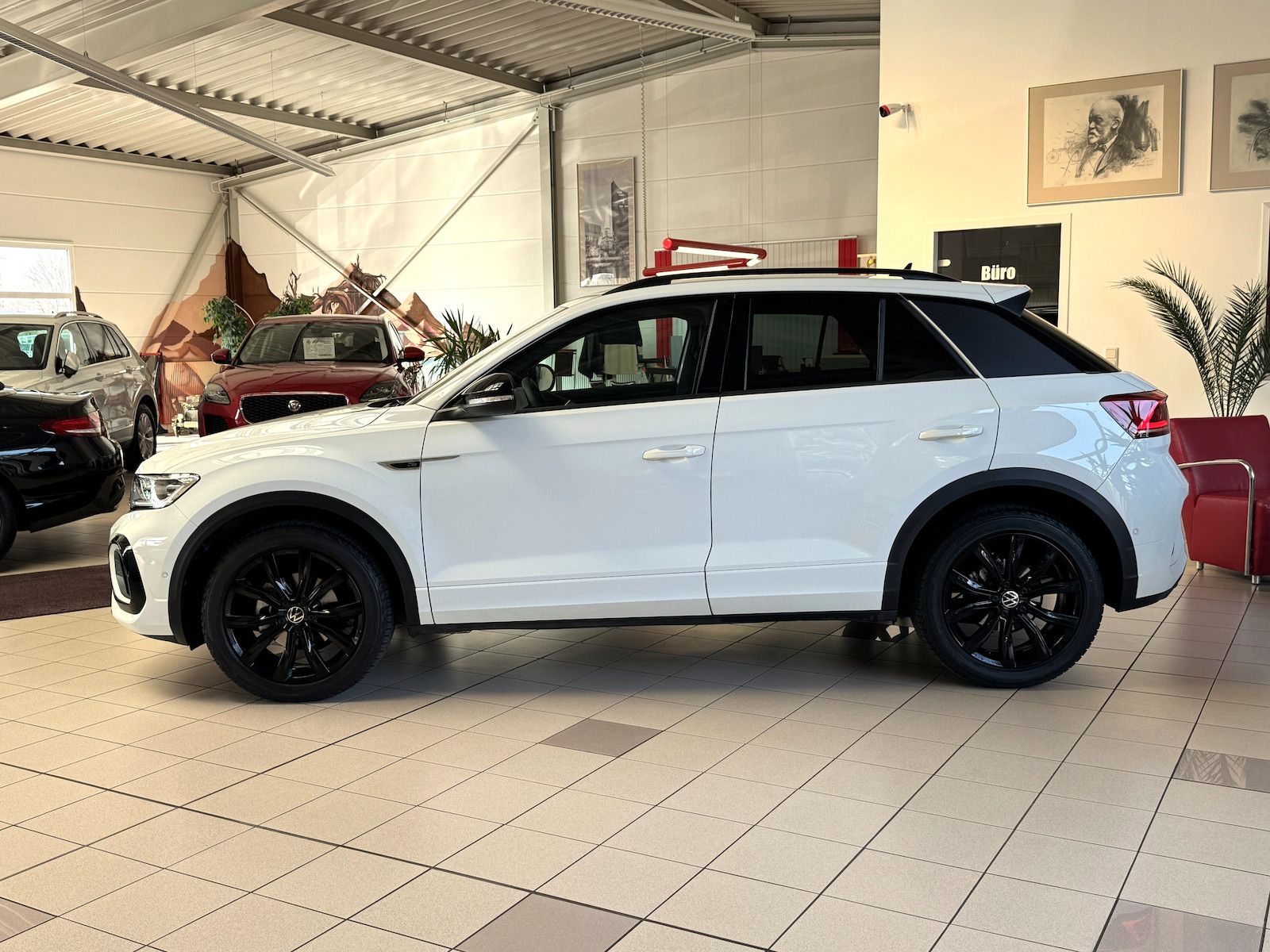 Fahrzeugabbildung Volkswagen T-Roc 1.5 DSG R-Line/Black/1.Hd/Spur/Park/Ahk