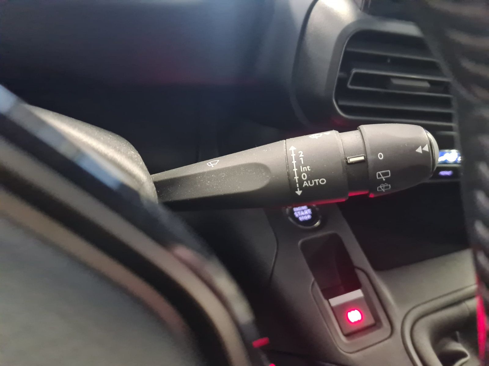 Fahrzeugabbildung Peugeot Rifter Allure L1 / SCHECKHEFT / NAVI