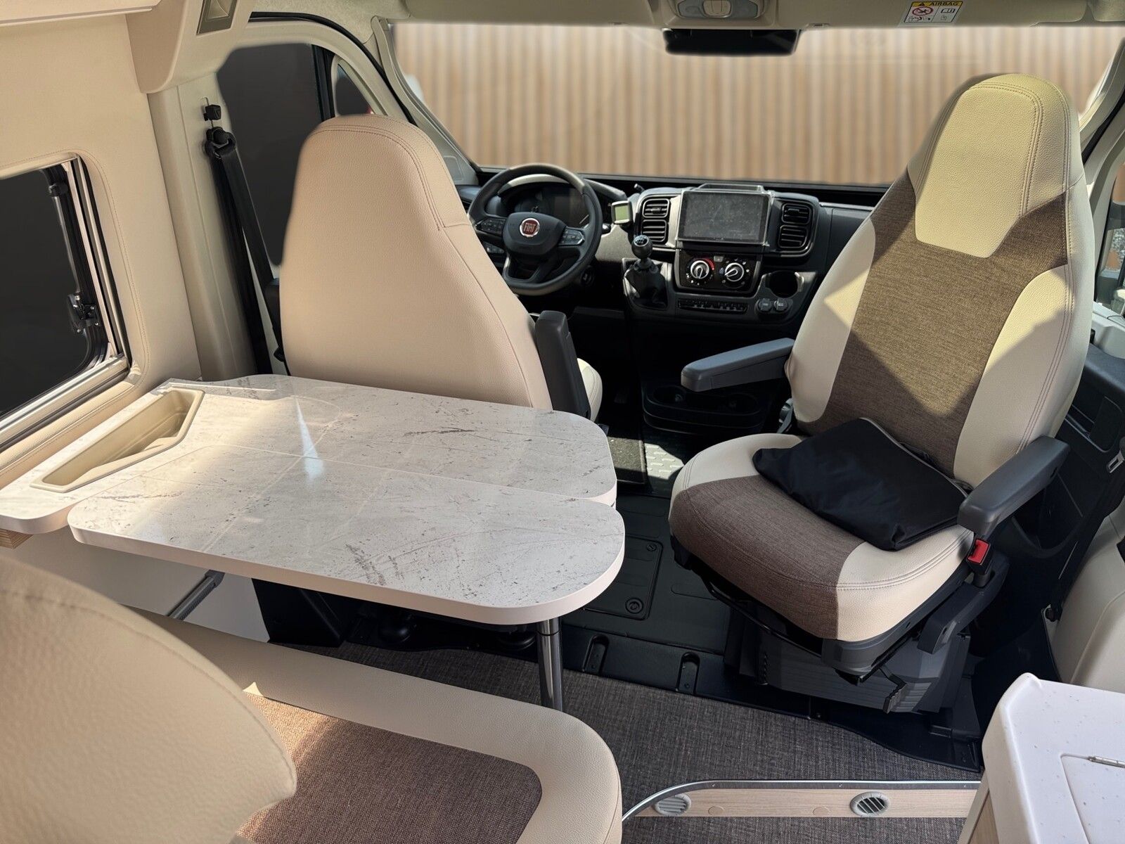 Fahrzeugabbildung Eura Mobil Van V 635 EB Klimaauto., Solar, Fahrassistenzpak