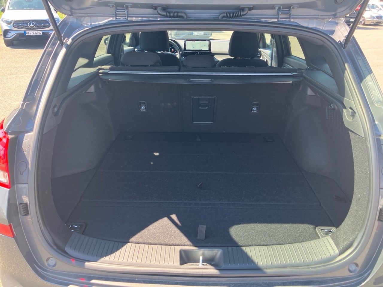 Fahrzeugabbildung Hyundai i30 DCT ADVANTAGE NAVI*LED*2Z-KLI*CARPL*SHZ*LHZ*