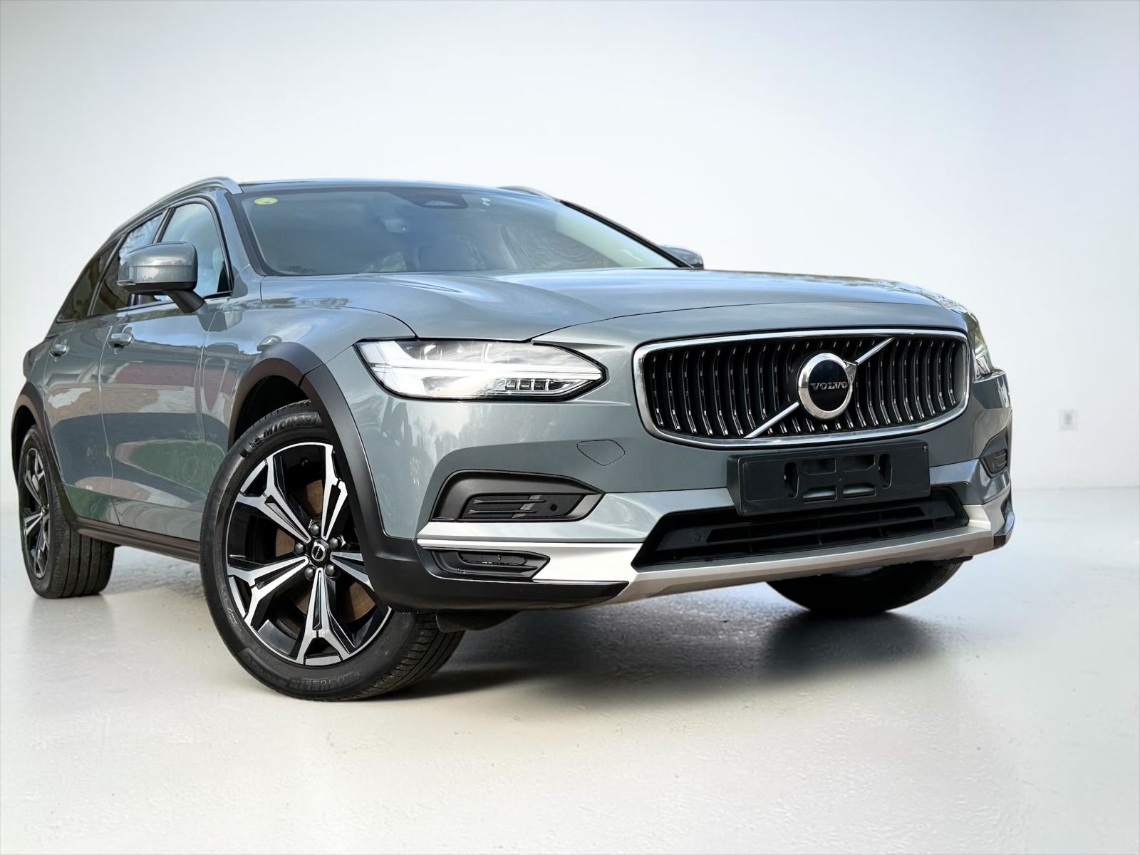 2022 Volvo V90