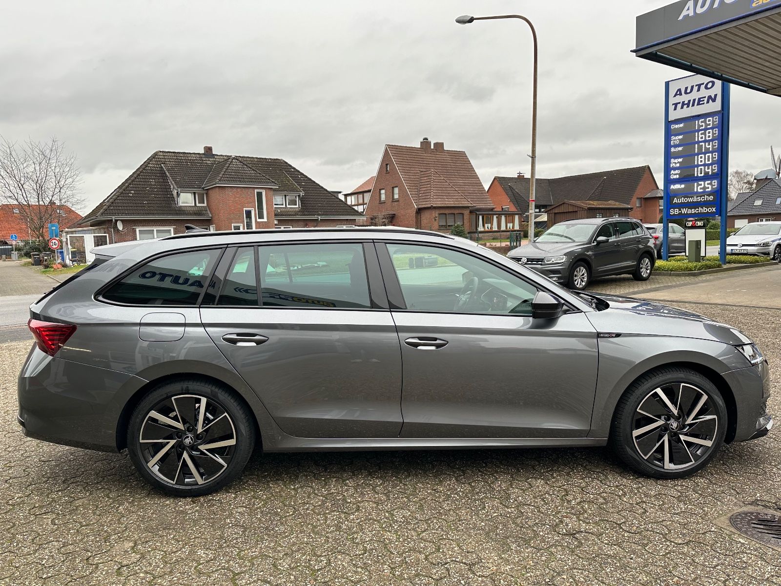 Fahrzeugabbildung SKODA Octavia Combi 1.5 TSI Sportline DSG Navi/ACC/APP